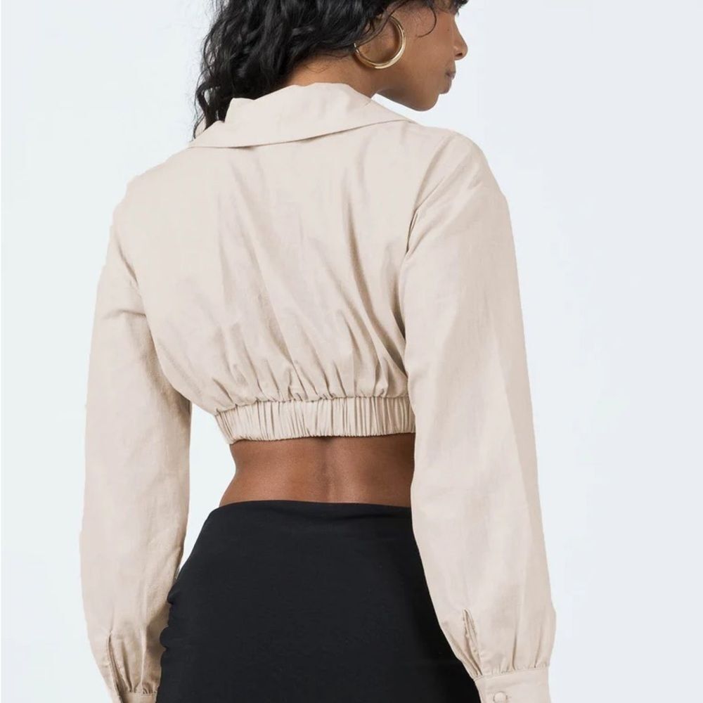 New J. Roberts Beige Long Sleeve Top size Medium